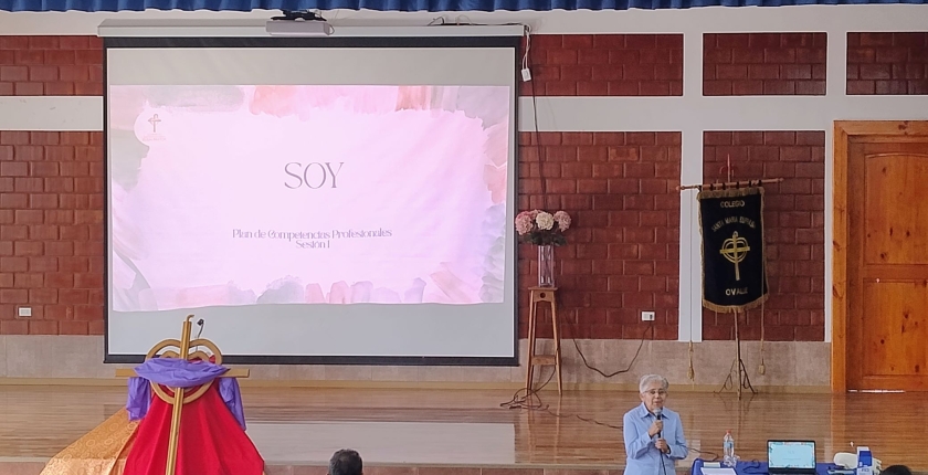Realizan la primera sesión del Plan de Competencias Profesionales para los funcionarios/as del colegio